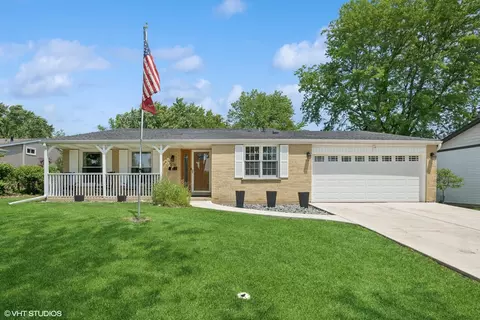 516 W Weathersfield Way, Schaumburg, IL 60193