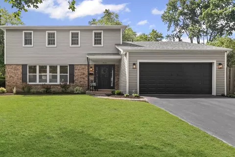 715 S Dymond Rd, Libertyville, IL 60048