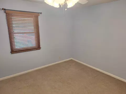 Bedroom - 101 E Lincoln St, Sidell, IL 61876 photo 2 of 12