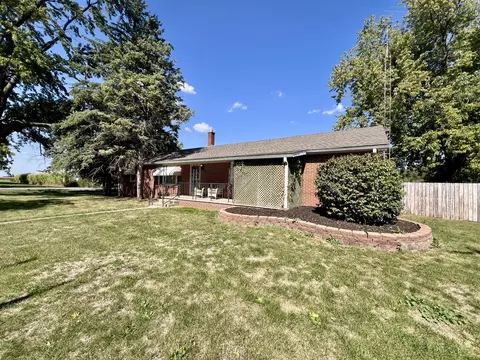 Exterior - 101 E Lincoln St, Sidell, IL 61876 photo 2 of 5