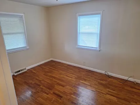Bedroom - 101 E Lincoln St, Sidell, IL 61876 photo 8 of 12