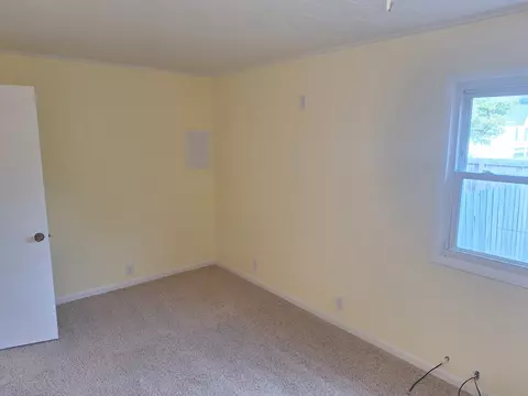 Bedroom - 101 E Lincoln St, Sidell, IL 61876 photo 5 of 12