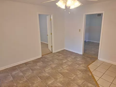 Living - 101 E Lincoln St, Sidell, IL 61876 photo 2 of 6