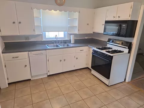 Kitchen - 101 E Lincoln St, Sidell, IL 61876 photo 4 of 6