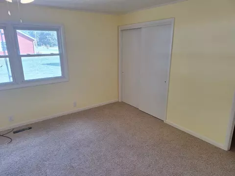 Bedroom - 101 E Lincoln St, Sidell, IL 61876 photo 4 of 12