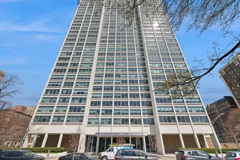 1700 E 56th St #310, Chicago, IL 60637