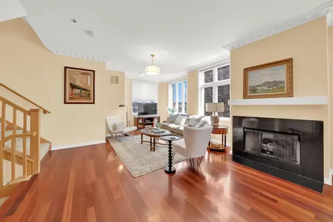 Living - 324 E 17th St, Chicago, IL 60616 photo 3 of 5