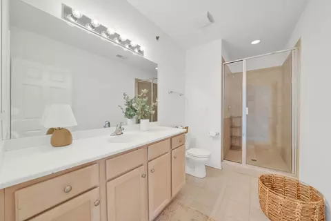 Bath - 324 E 17th St, Chicago, IL 60616 photo 4 of 4