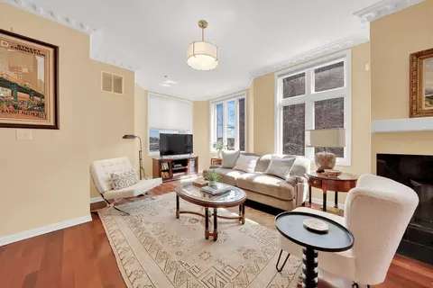Living - 324 E 17th St, Chicago, IL 60616 photo 2 of 5