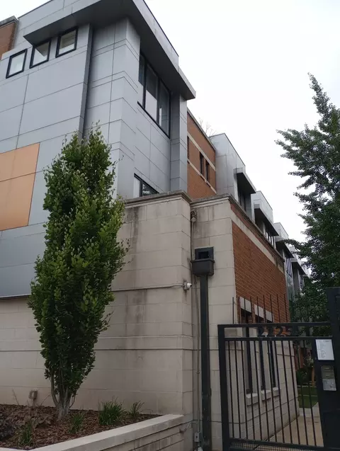 2225 W Madison St #2, Chicago, IL 60612