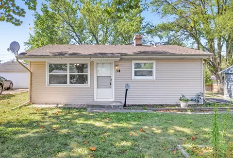 34 Hickory Dr, Carpentersville, IL 60110