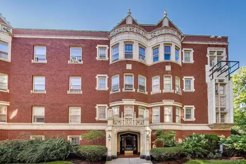 220 N Oak Park Ave #3V, Oak Park, IL 60302