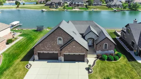 24001 S Sunset Lakes Dr, Manhattan, IL 60442