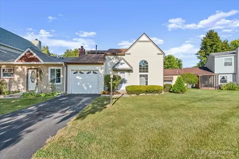 1131 Pond Point Rd, Woodstock, IL 60098