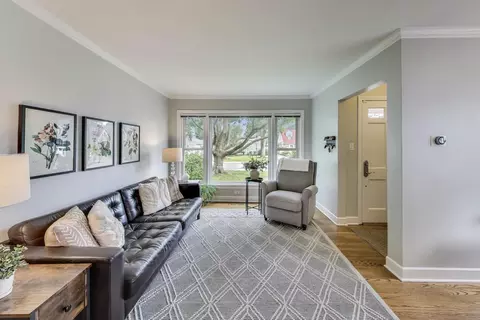 Living - 240 Parkview Rd, Glenview, IL 60025 photo 3 of 3