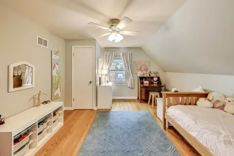 Bedroom - 240 Parkview Rd, Glenview, IL 60025 photo 5 of 5