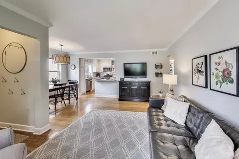Living - 240 Parkview Rd, Glenview, IL 60025 photo 1 of 3