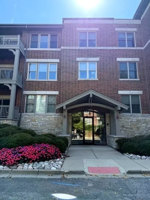 275 E Railroad Ave #301, Bartlett, IL 60103