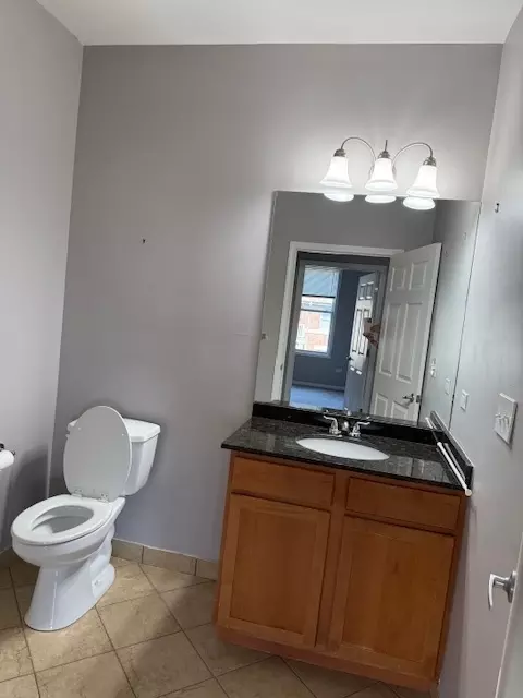 Bath - 275 E Railroad Ave #301, Bartlett, IL 60103 photo 1 of 4