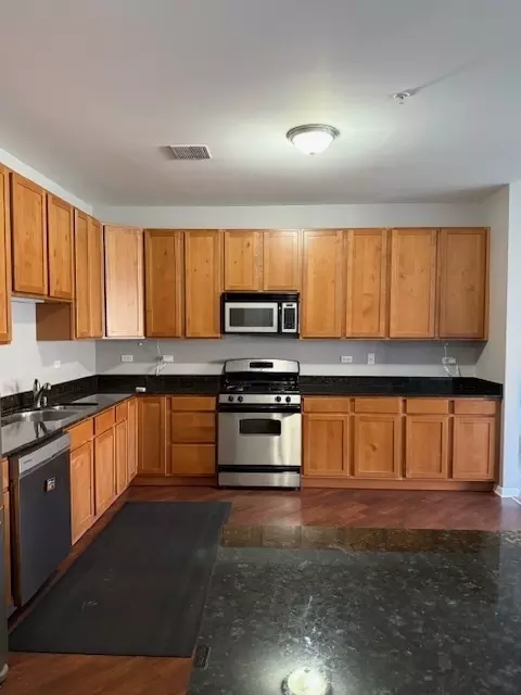 Kitchen - 275 E Railroad Ave #301, Bartlett, IL 60103 photo 1 of 1