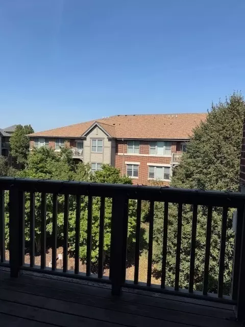 Exterior - 275 E Railroad Ave #301, Bartlett, IL 60103 photo 3 of 4