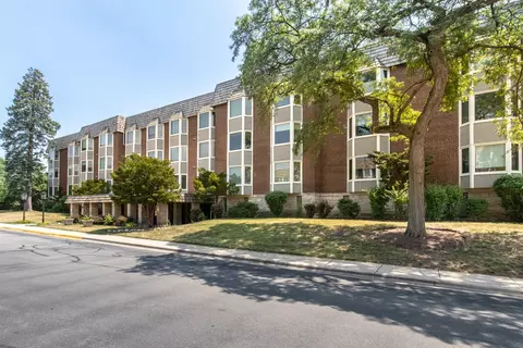401 Ascot Dr #1C, Park Ridge, IL 60068