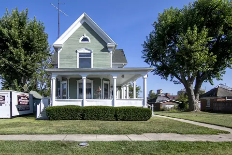105 W Dorion St, Beaverville, IL 60912
