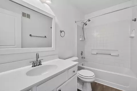 Bath - 1053 Symphony Dr, Aurora, IL 60504 photo 3 of 3