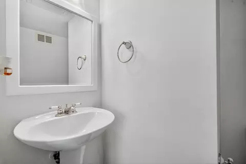 Bath - 1053 Symphony Dr, Aurora, IL 60504 photo 1 of 3