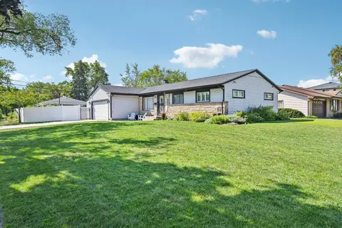 998 Willson Dr, Des Plaines, IL 60016 photo 4