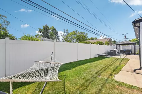 998 Willson Dr, Des Plaines, IL 60016 photo 43