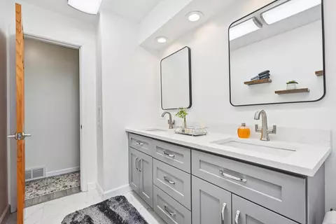 998 Willson Dr, Des Plaines, IL 60016 photo 24