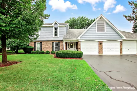 207 N Creekside Trl #B, Mchenry, IL 60050