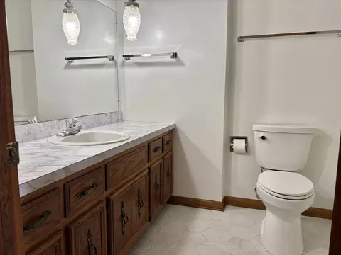 Bath - 1409 Catherine St, Ottawa, IL 61350 photo 1 of 1