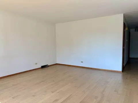 Living - 1409 Catherine St, Ottawa, IL 61350 photo 2 of 3