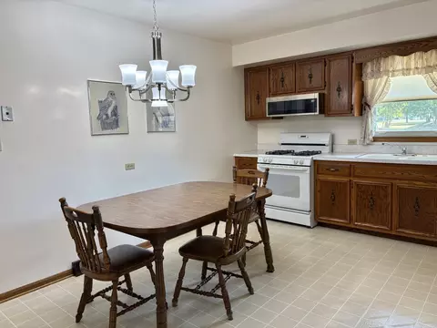 Kitchen - 1409 Catherine St, Ottawa, IL 61350 photo 2 of 3