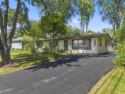 5108 Shorehill Dr, Mchenry, IL 60050