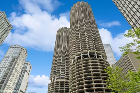 300 N State St #5503, Chicago, IL 60654