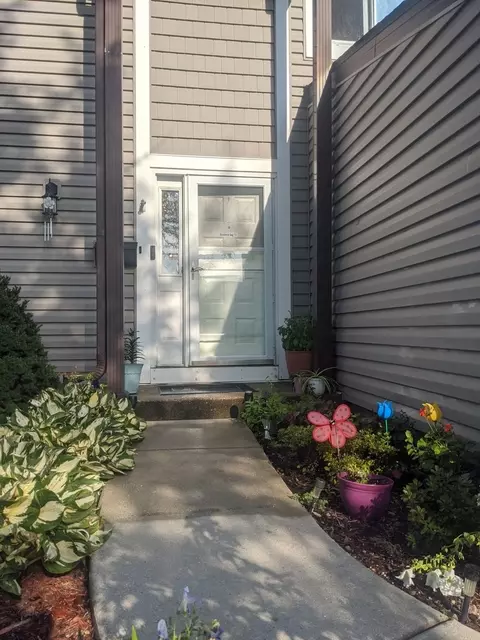 791 Lakeside Circle Dr, Wheeling, IL 60090 photo 2