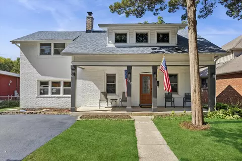 242 N Wilmette Ave, Westmont, IL 60559