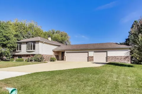 28 W264 Riviera Ct, Bartlett, IL 60103