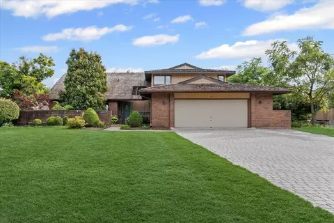 817 Merry Ln, Oak Brook, IL 60523