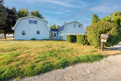 17487 Walden Rd, Hudson, IL 61748