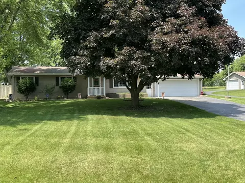12855 Lawrence Rd, Sterling, IL 61081
