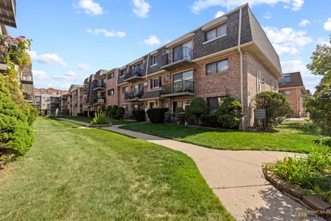 5323 N Delphia Ave #323W, Chicago, IL 60656