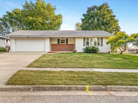 8 Highland Ct, Stillman Valley, IL 61084