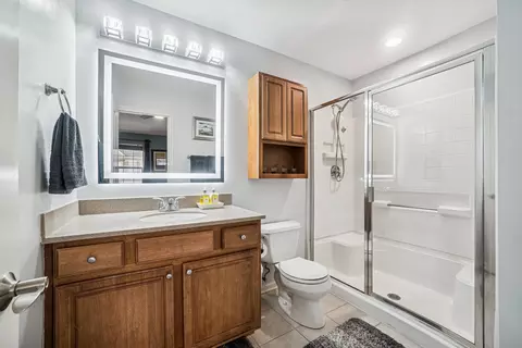 Bath - 382 Broadmoor Ln, Bartlett, IL 60103 photo 3 of 3