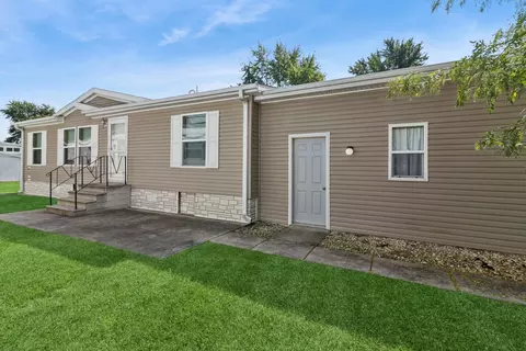 241 Fox Ln, Belvidere, IL 61008