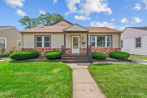 10036 S Tripp Ave, Oak Lawn, IL 60453