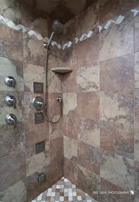 Bath - 5006 Hickory Way, Johnsburg, IL 60051 photo 2 of 4